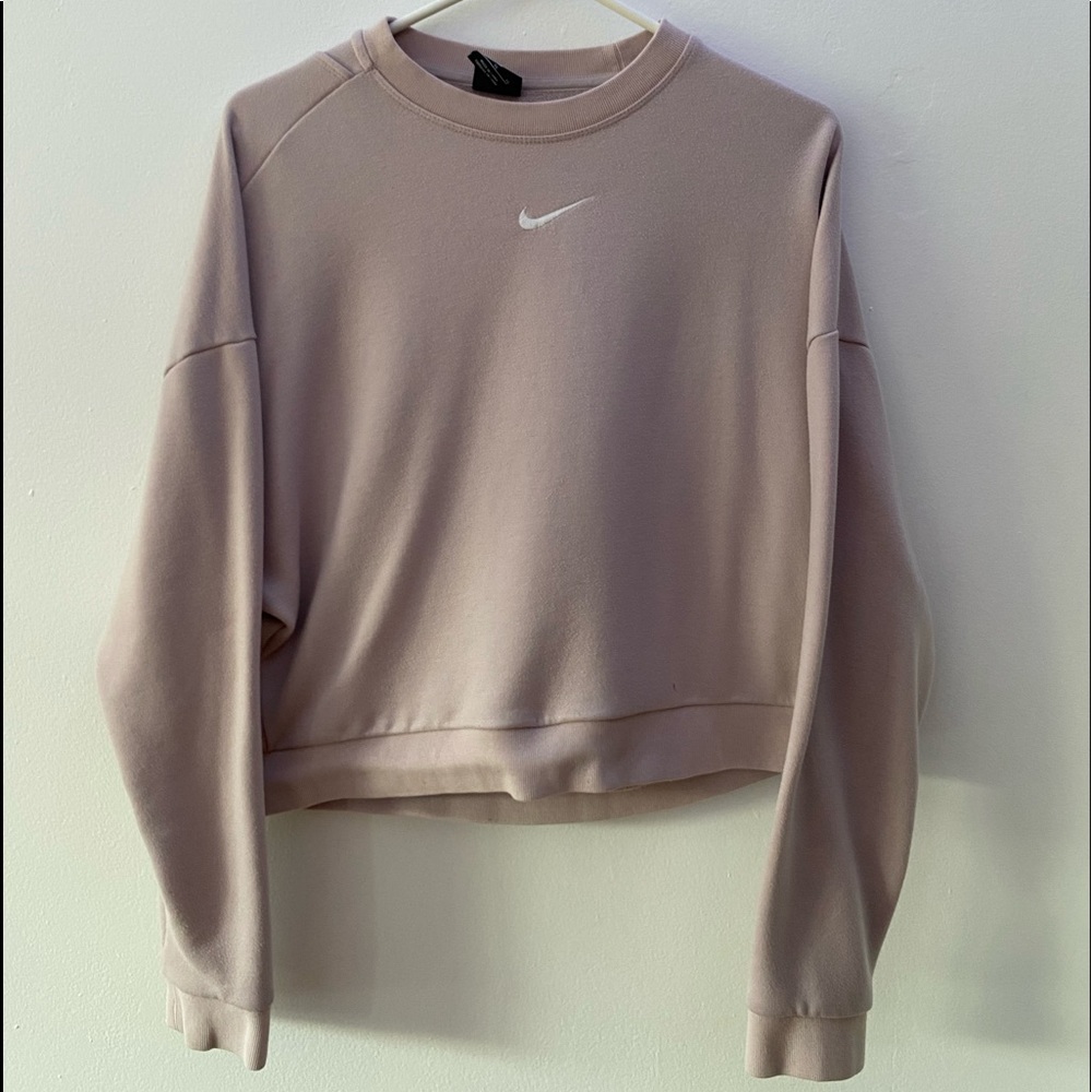 Cute cropped sweater with back opening